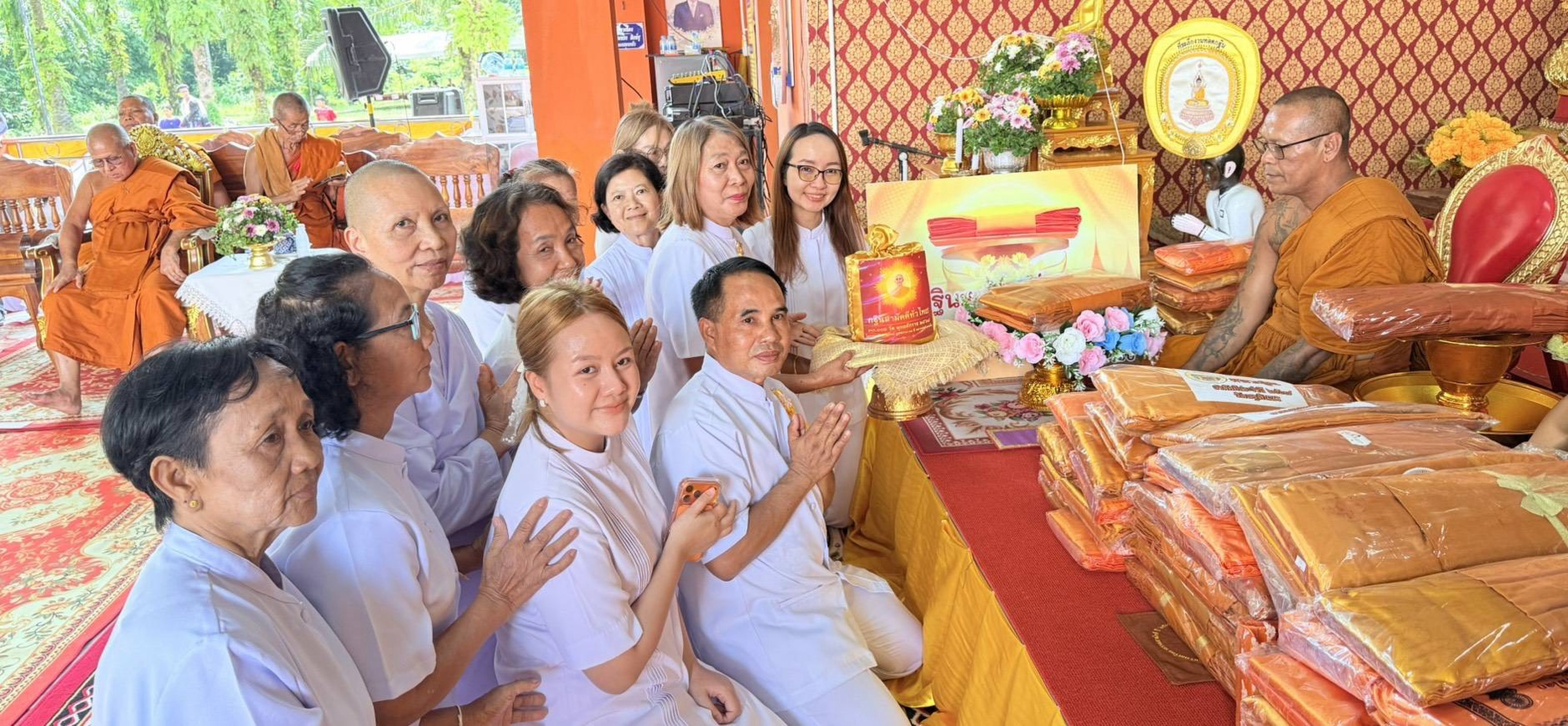 ภาพการถวายปัจจัยวัดควนใหม่