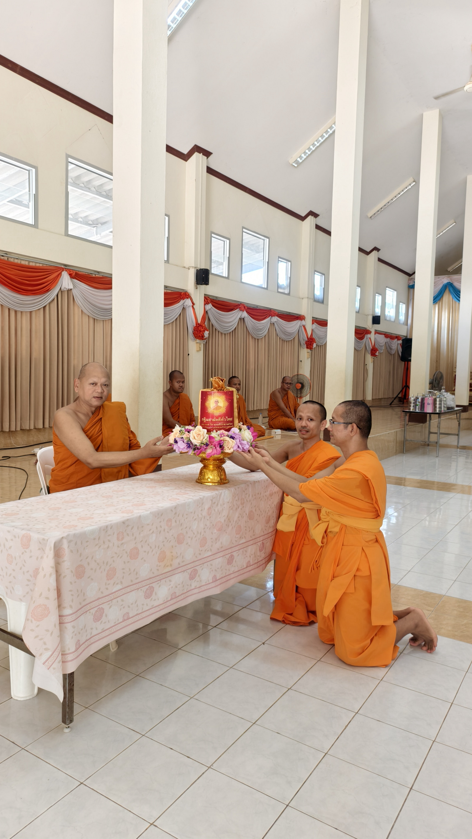 ภาพการถวายปัจจัยวัดพระงาม