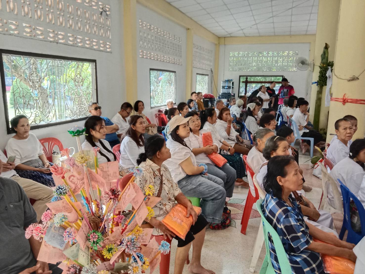 ภาพร่วมพิธีกรรมวัดหนองไผ่ล้อม