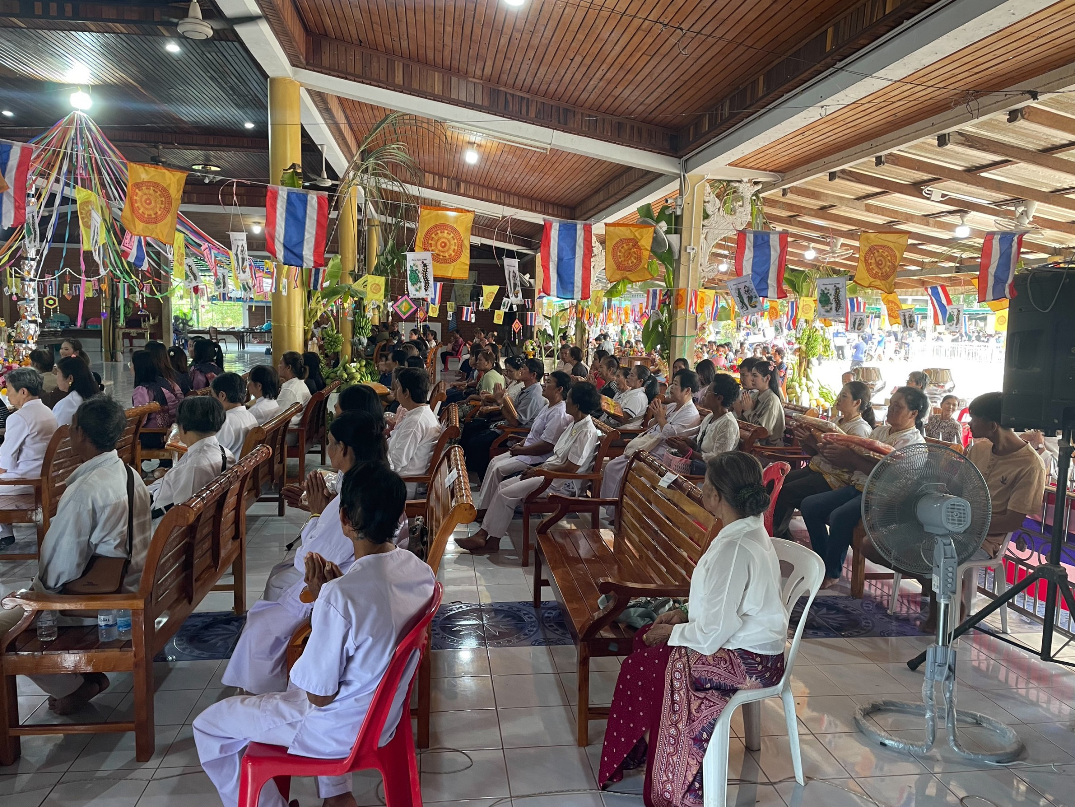 ภาพร่วมพิธีกรรมวัดน้ำขุ่น