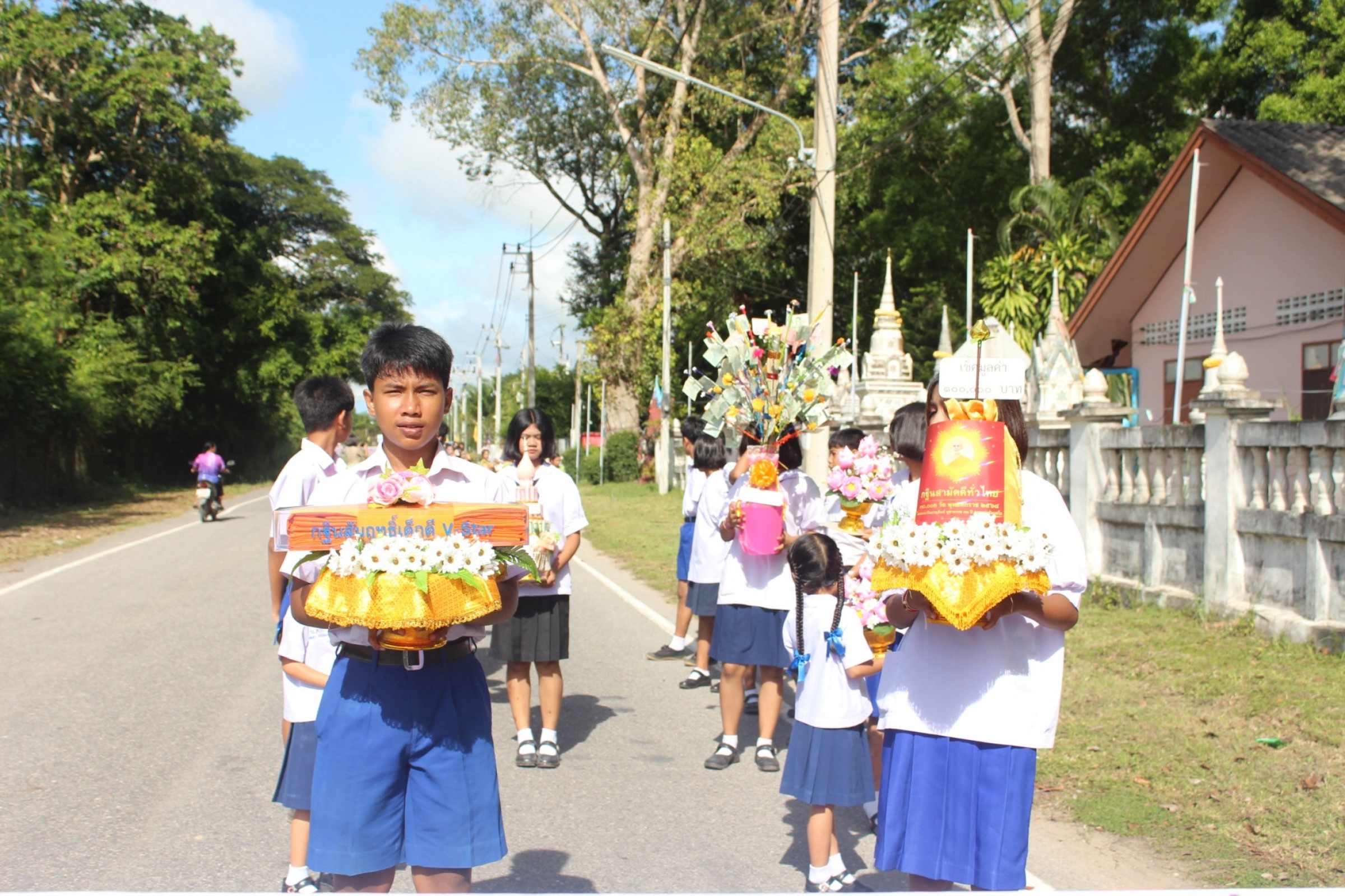 ภาพร่วมขบวนกฐินวัดนิคมประสาท