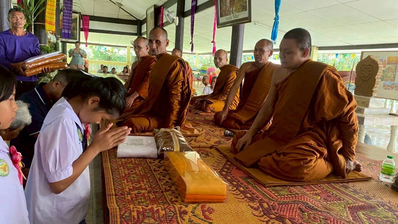 ภาพร่วมพิธีกรรมวัดโต๊ะโมะ