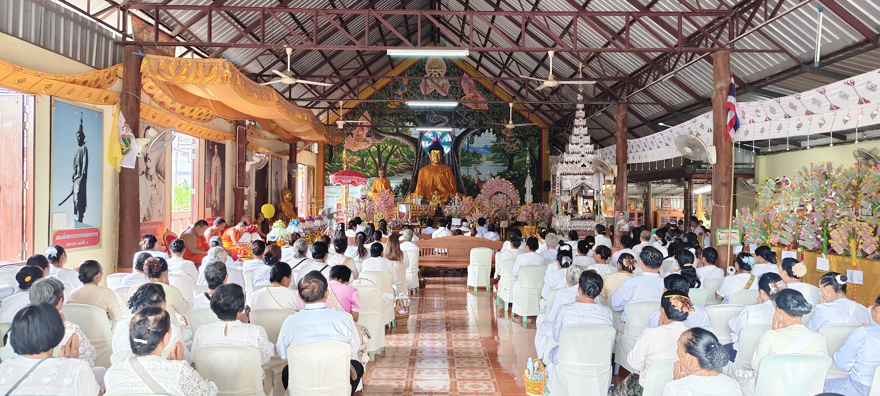 ภาพร่วมพิธีกรรมสำนักสงฆ์ร่มโพธิ์ทอง