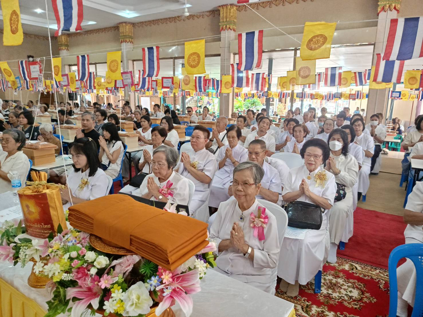 ภาพร่วมพิธีกรรมวัดสนามจันทร์