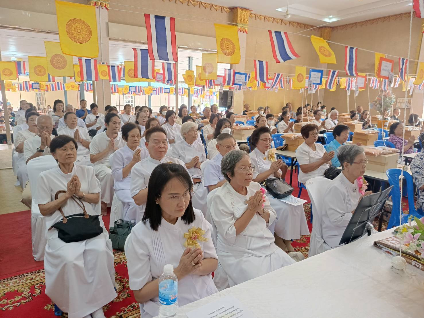 ภาพร่วมพิธีกรรมวัดสนามจันทร์