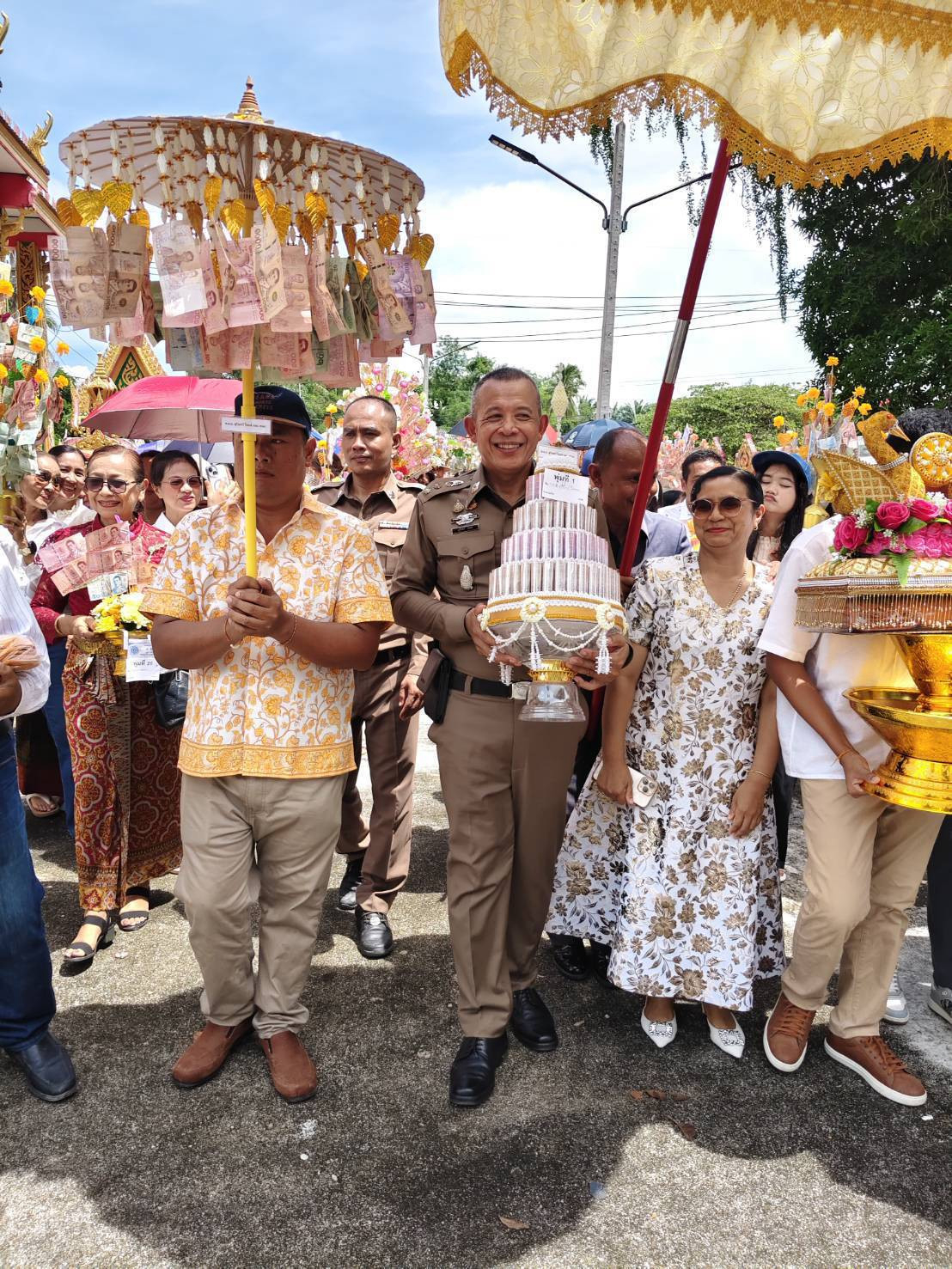 ภาพร่วมขบวนกฐินวัดแหลมไผ่