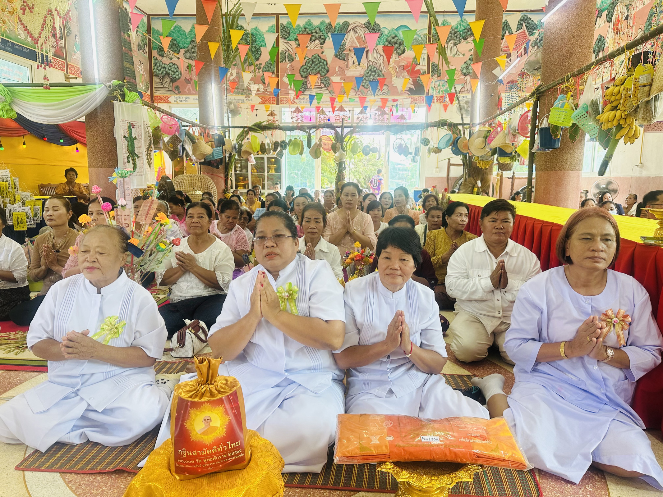 ภาพร่วมพิธีกรรมวัดทุ่งสว่าง
