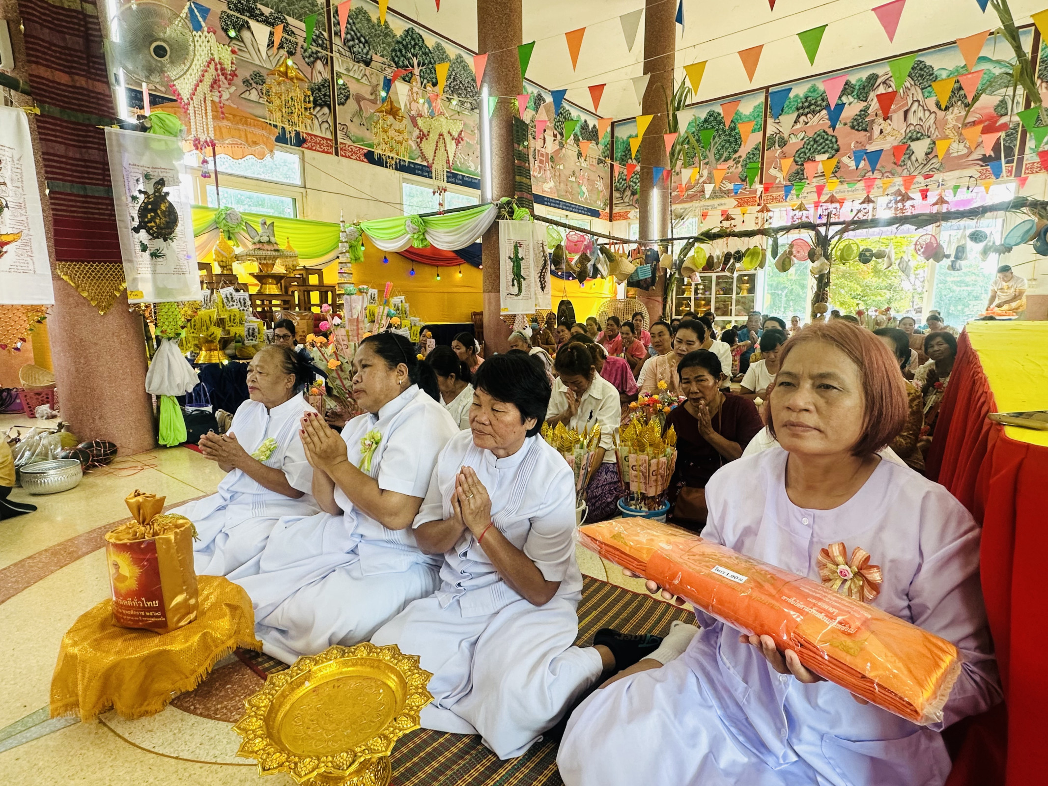 ภาพร่วมพิธีกรรมวัดทุ่งสว่าง