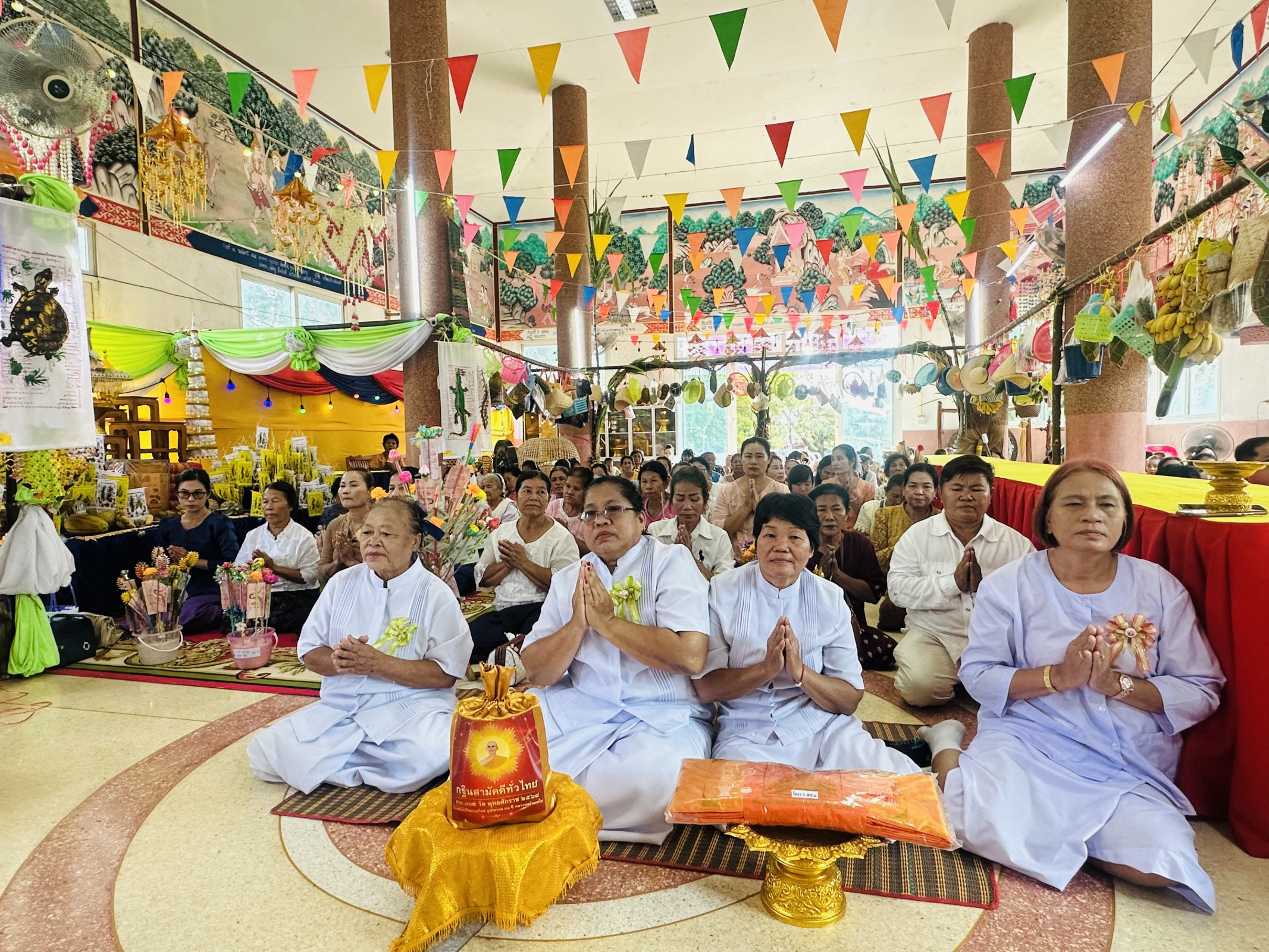 ภาพร่วมพิธีกรรมวัดทุ่งสว่าง