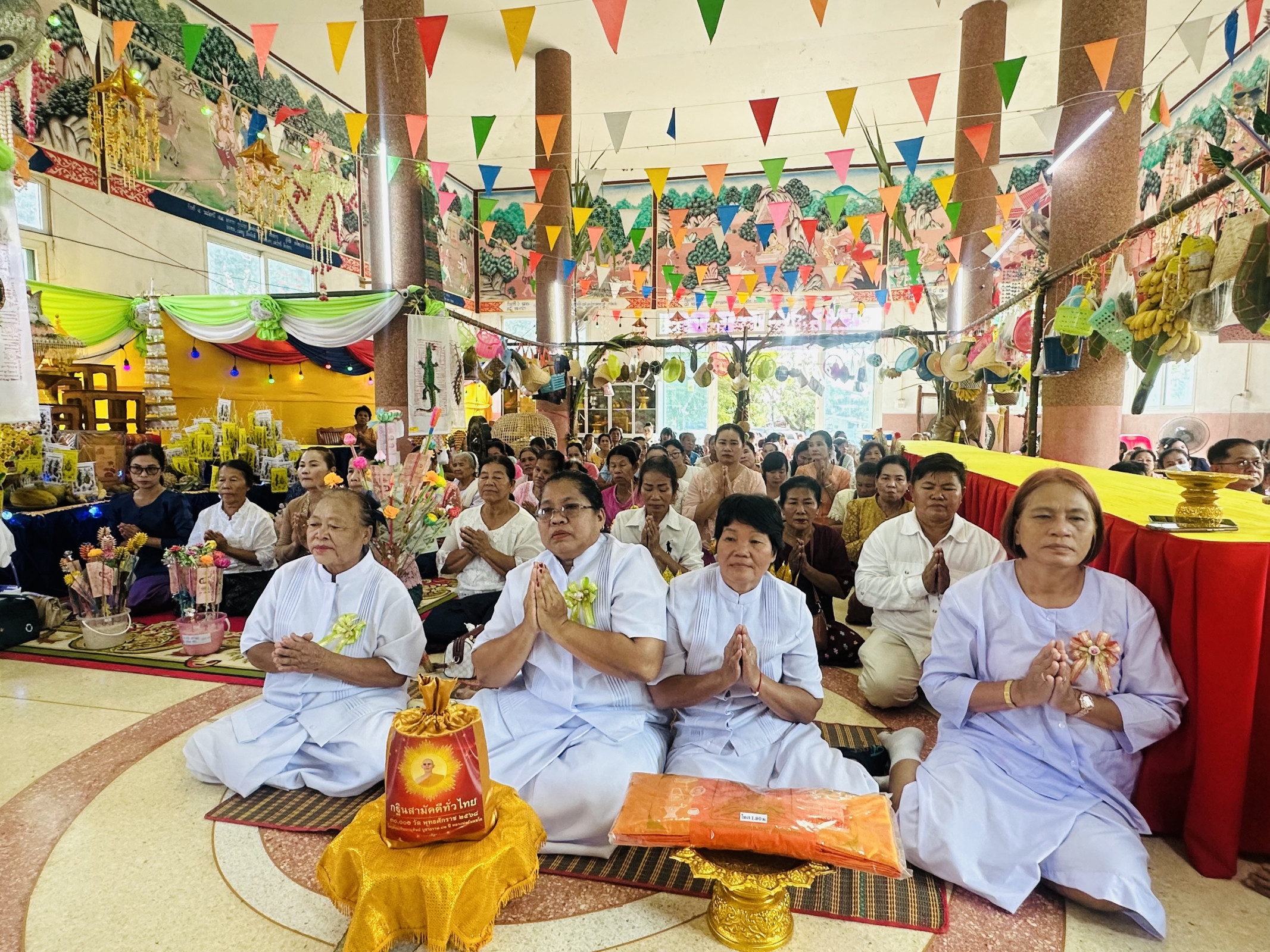 ภาพร่วมพิธีกรรมวัดทุ่งสว่าง