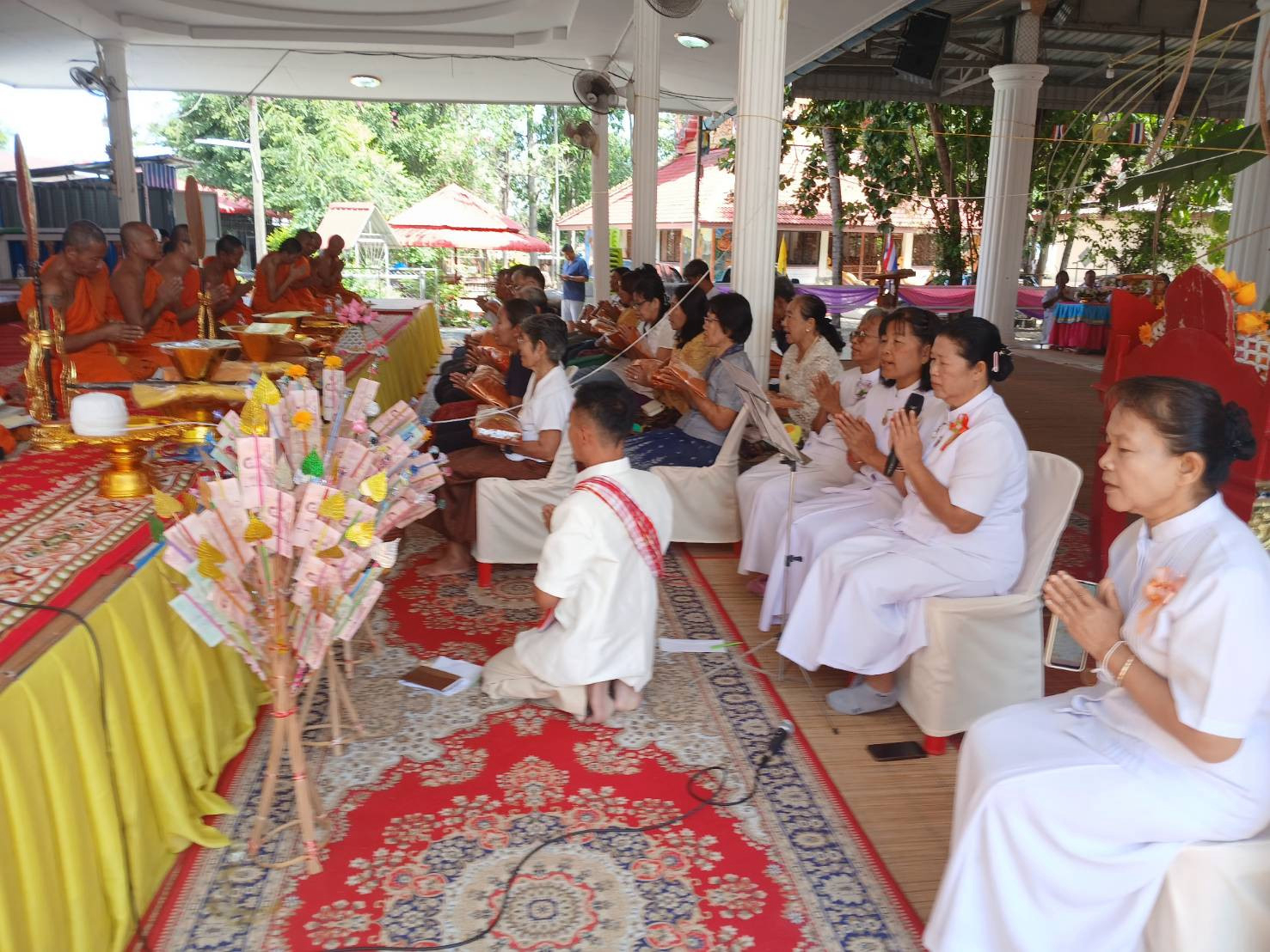 ภาพร่วมพิธีกรรมวัดอุบลบรทิพย์