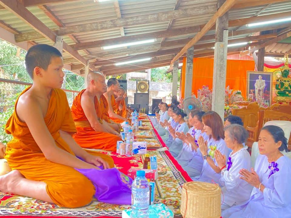 ภาพร่วมพิธีกรรมวัดแสงอรุณ