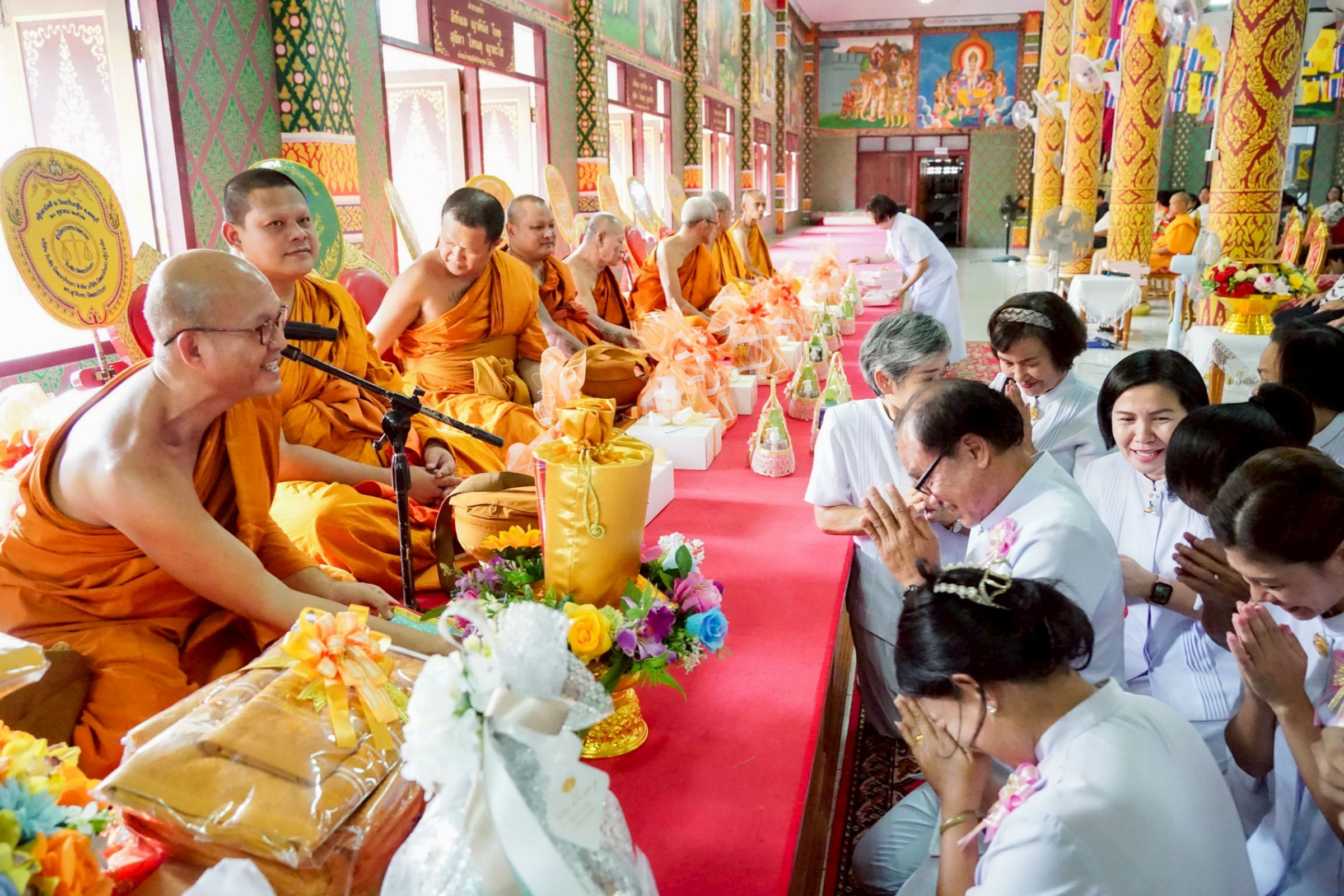 ภาพการถวายปัจจัยวัดเกริ่นกฐิน