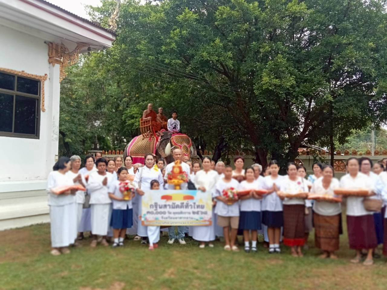 ภาพร่วมพิธีกรรมวัดธาตุชุมพร