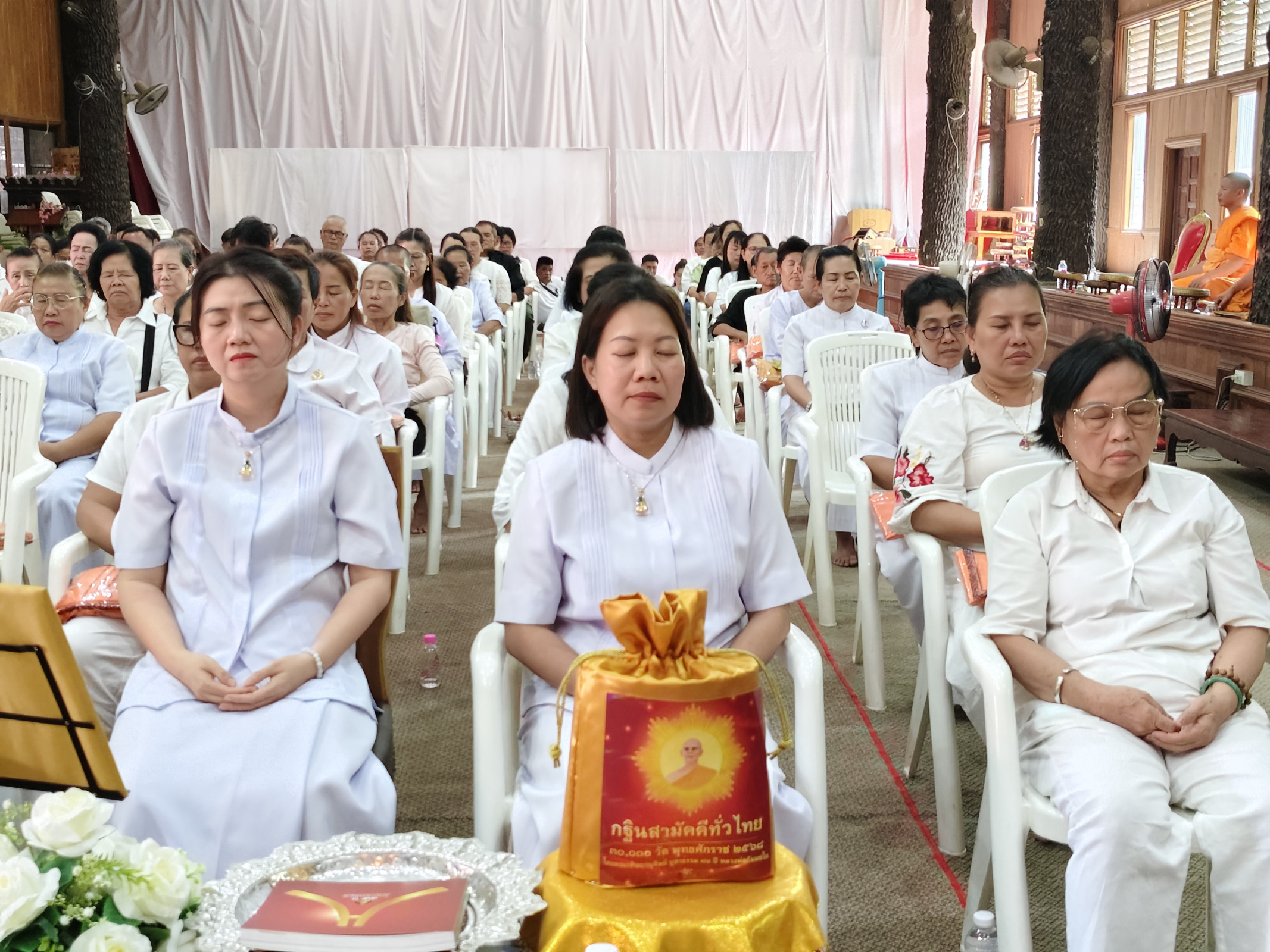 ภาพร่วมพิธีกรรมวัดอินทาราม