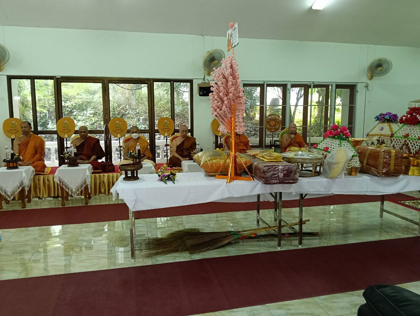 ภาพร่วมพิธีกรรมวัดพระเกิ๊ด