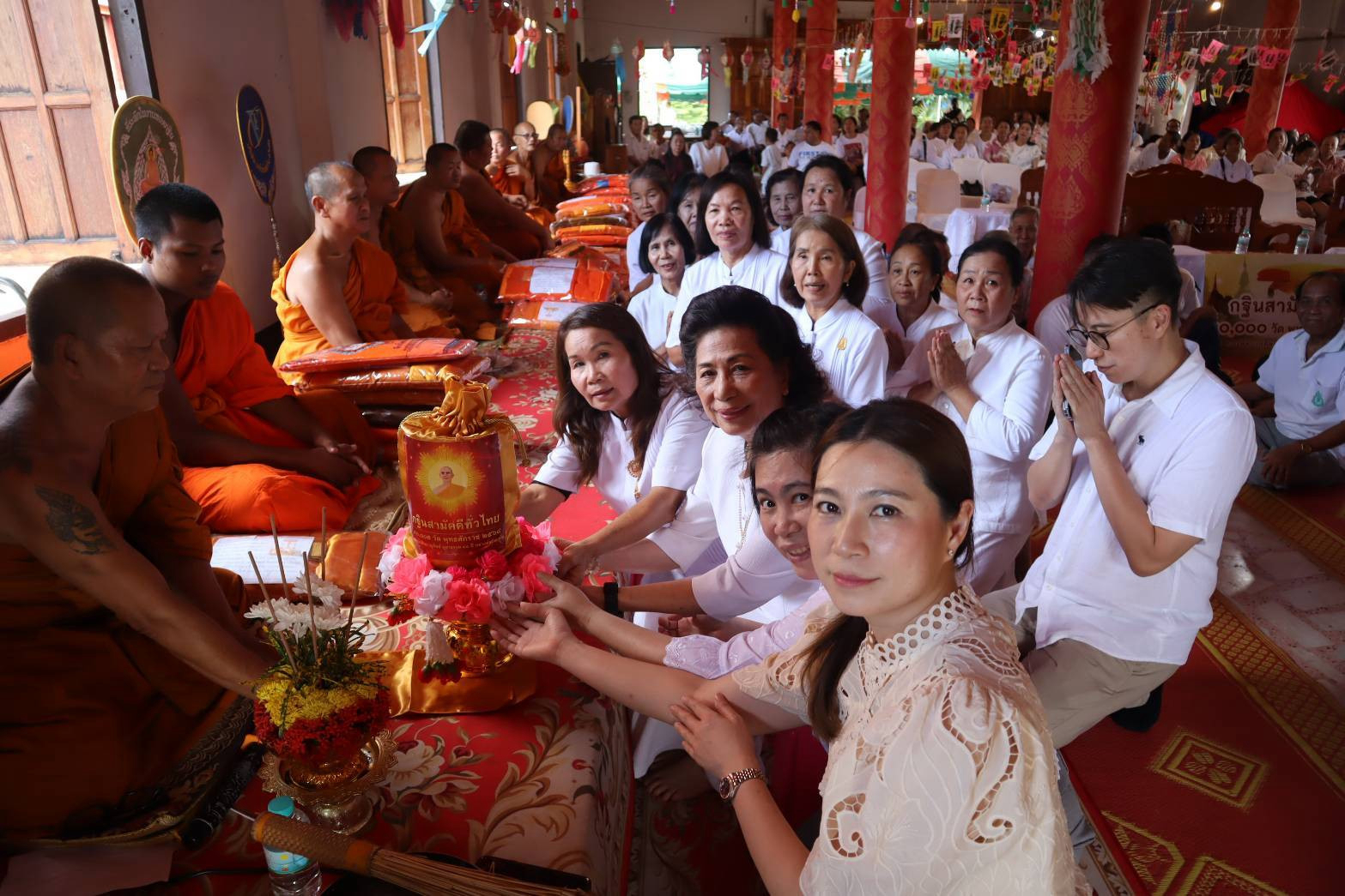 ภาพการถวายปัจจัยวัดศรีเกษม