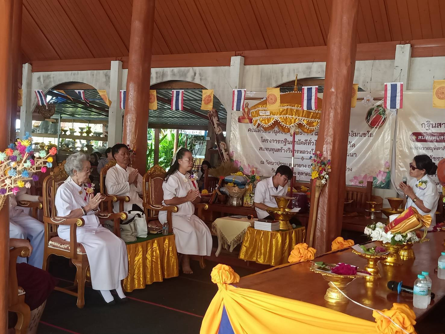 ภาพร่วมพิธีกรรมวัดนาปราบ