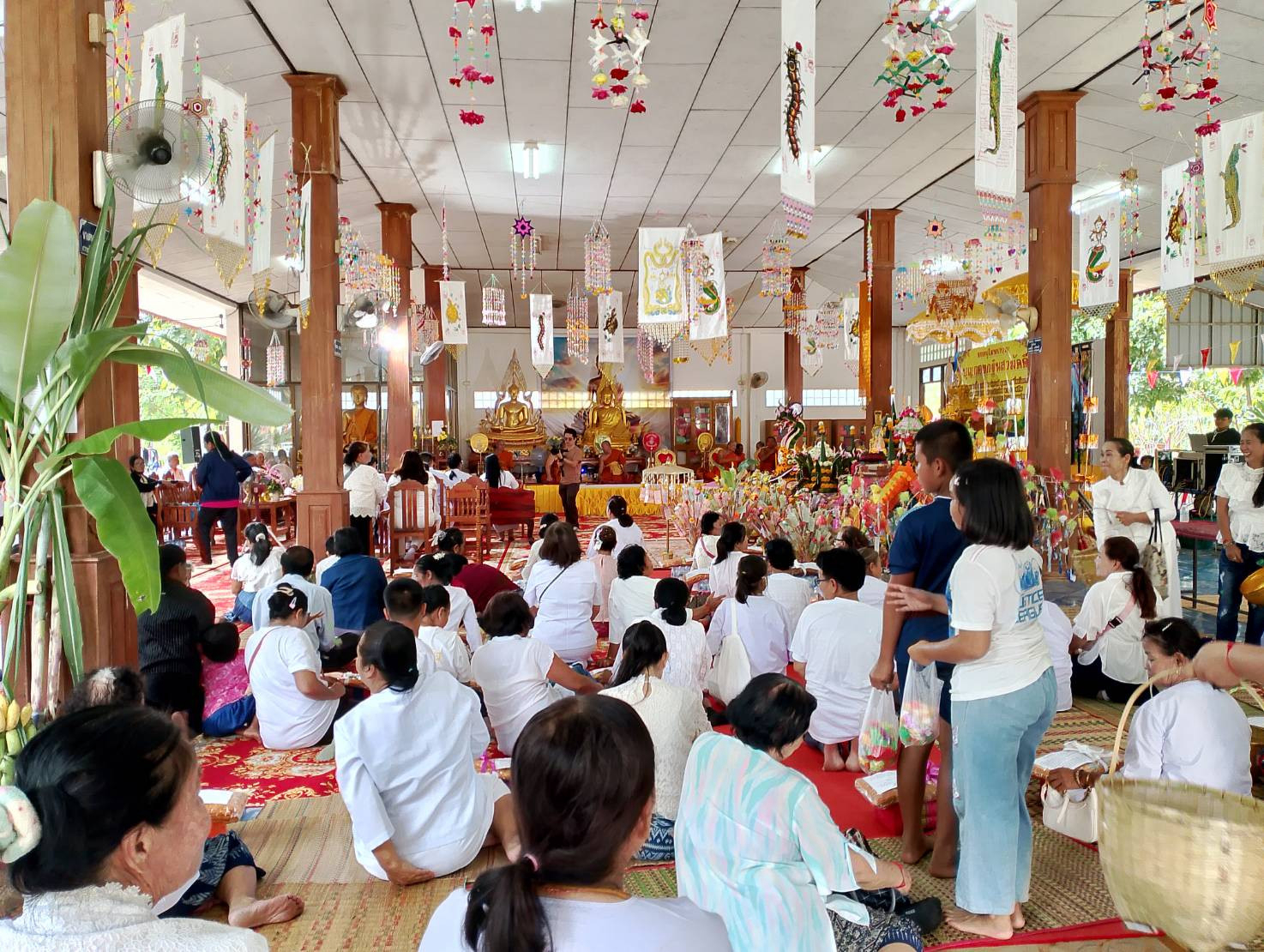 ภาพร่วมพิธีกรรมวัดสารีวาส