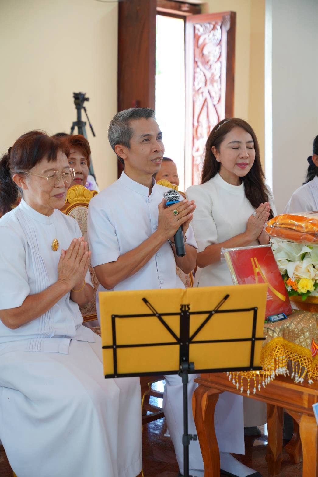 ภาพกล่าวคำถวายกฐินวัดอิสาน