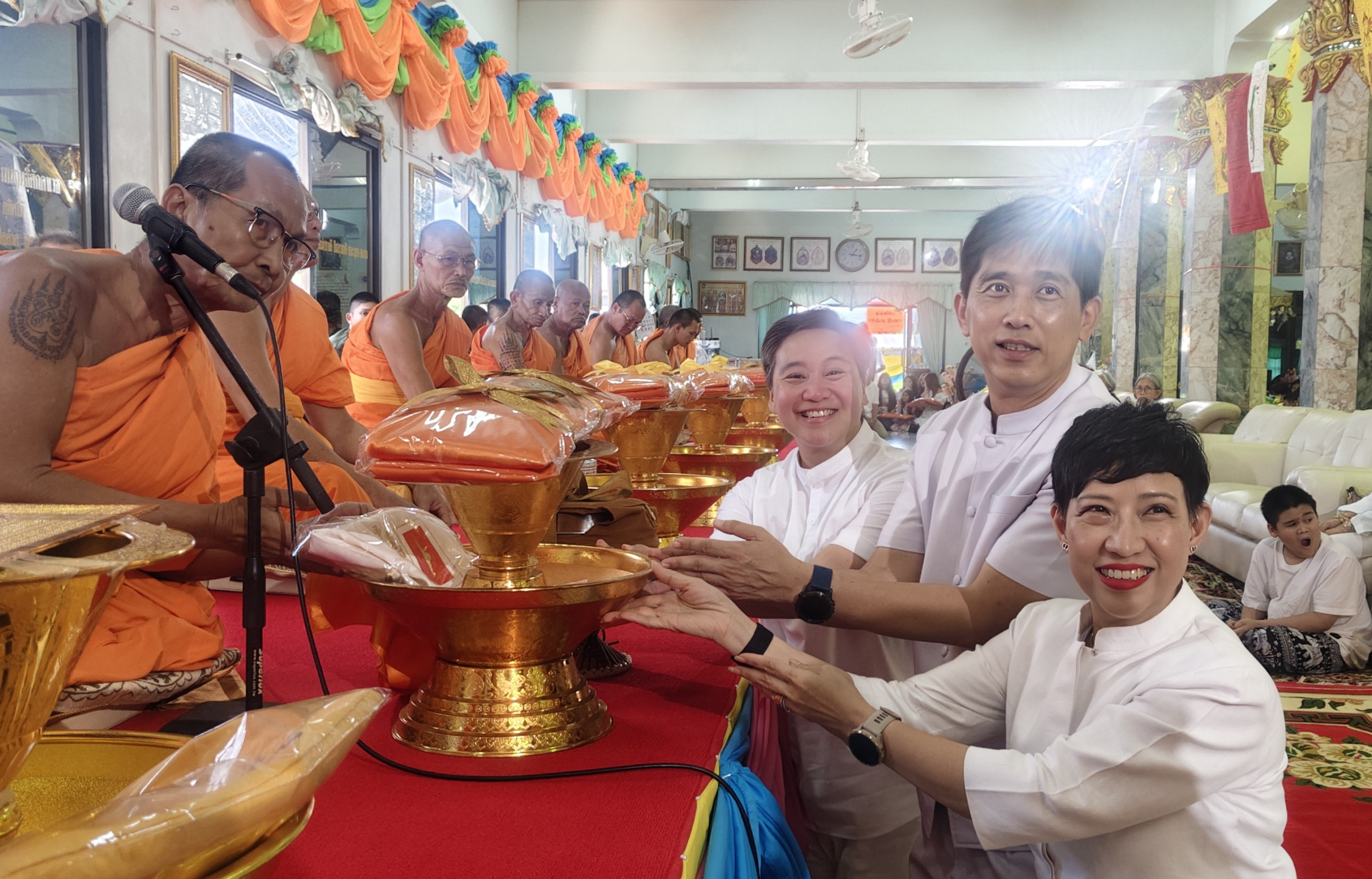 ภาพร่วมพิธีกรรมวัดแสงธรรมบุราราม