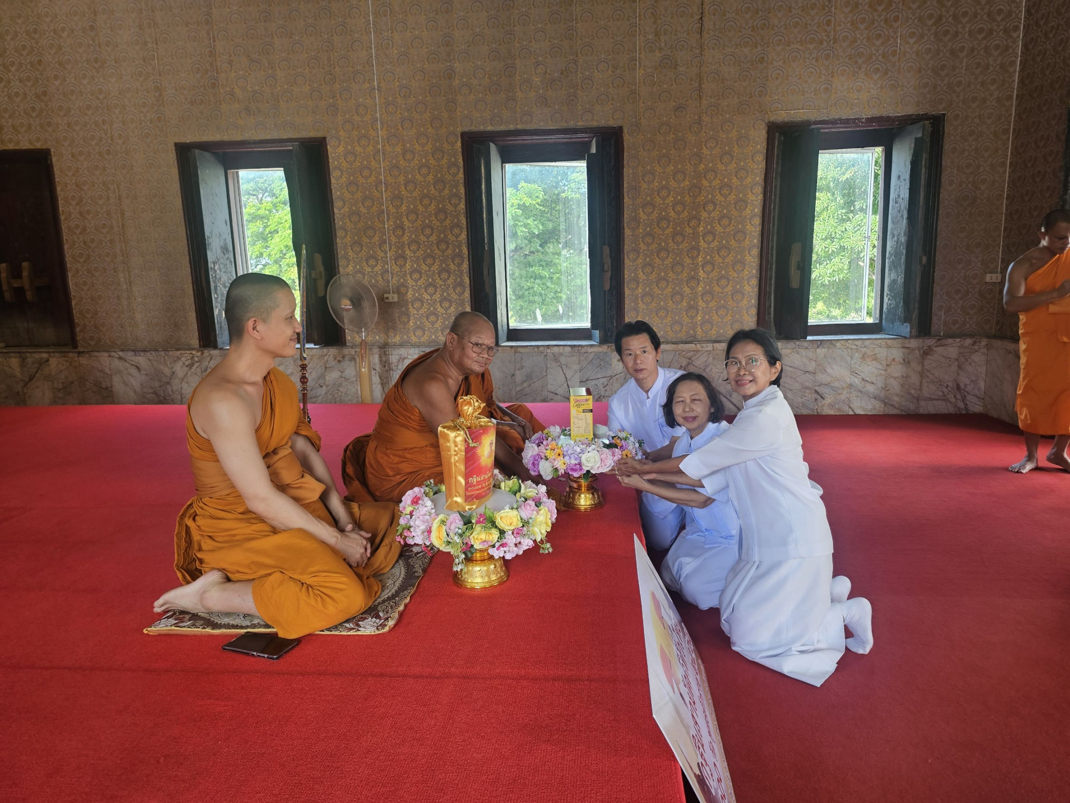 ภาพกล่าวคำถวายกฐินวัดวรนายกรังสรรค์เจติยบรรพตาราม