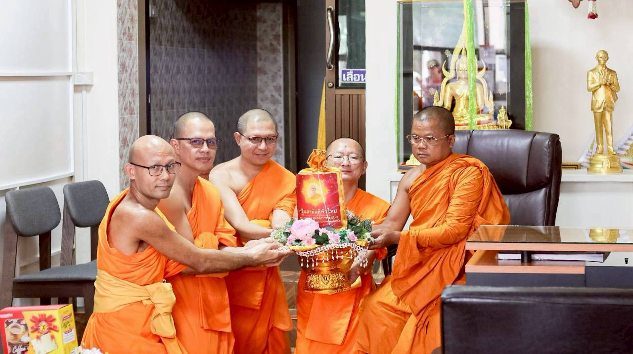 ภาพการถวายปัจจัยวัดเขาสมโภชน์