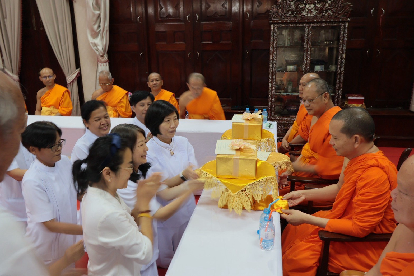 ภาพร่วมพิธีกรรมวัดพระพุทธบาท