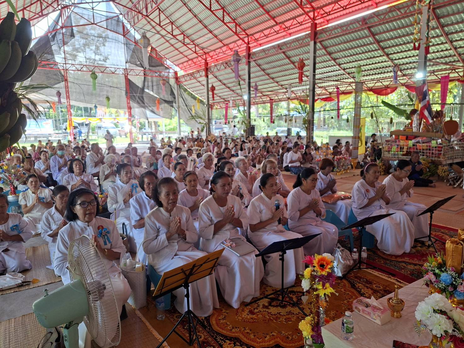 ภาพร่วมพิธีกรรมวัดสว่างรัตนาราม