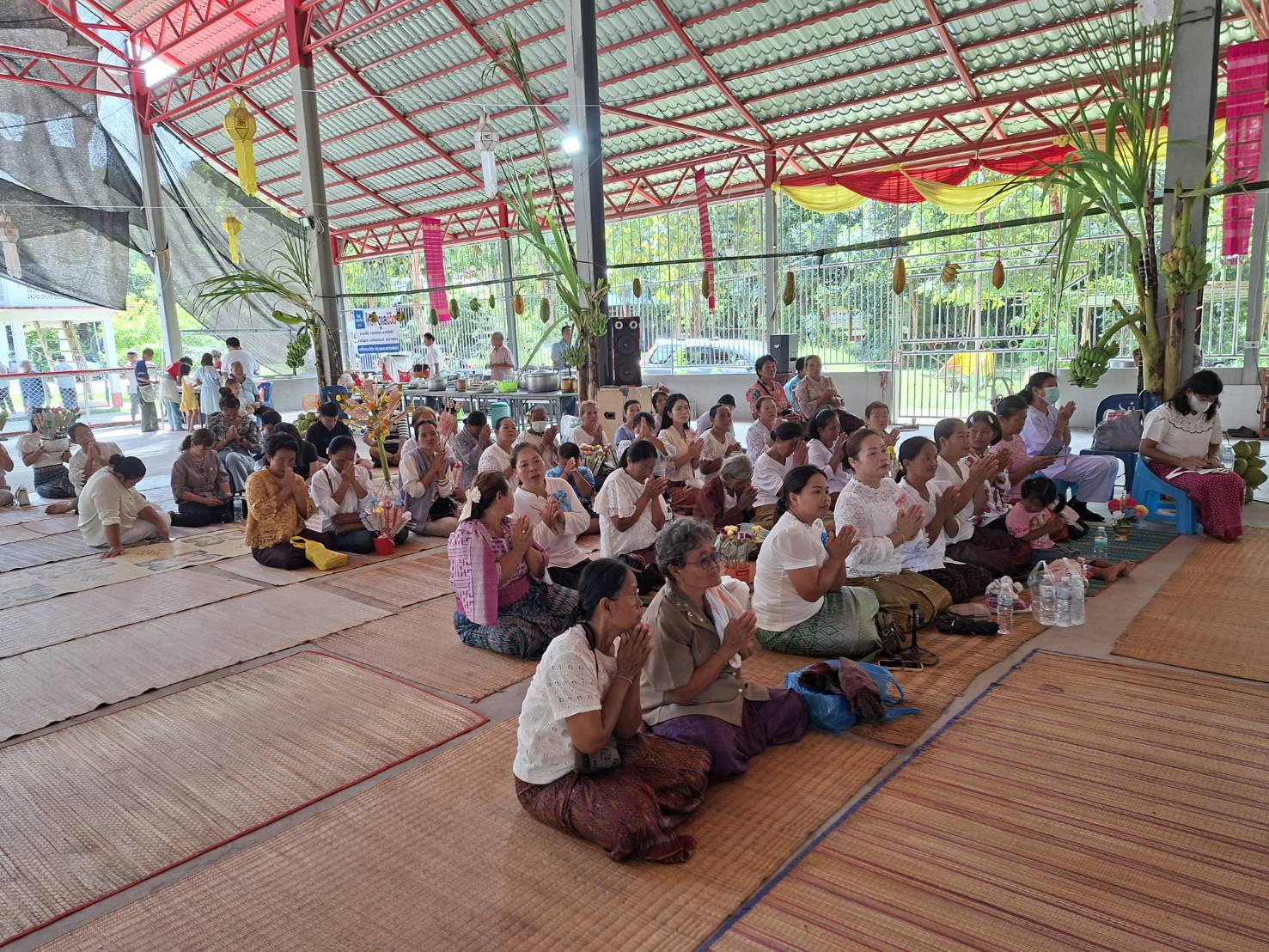 ภาพร่วมพิธีกรรมวัดสว่างรัตนาราม