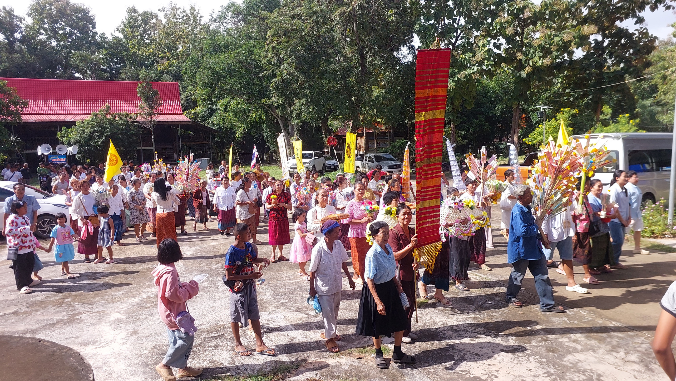 ภาพร่วมพิธีกรรมวัดสว่างรัตนาราม