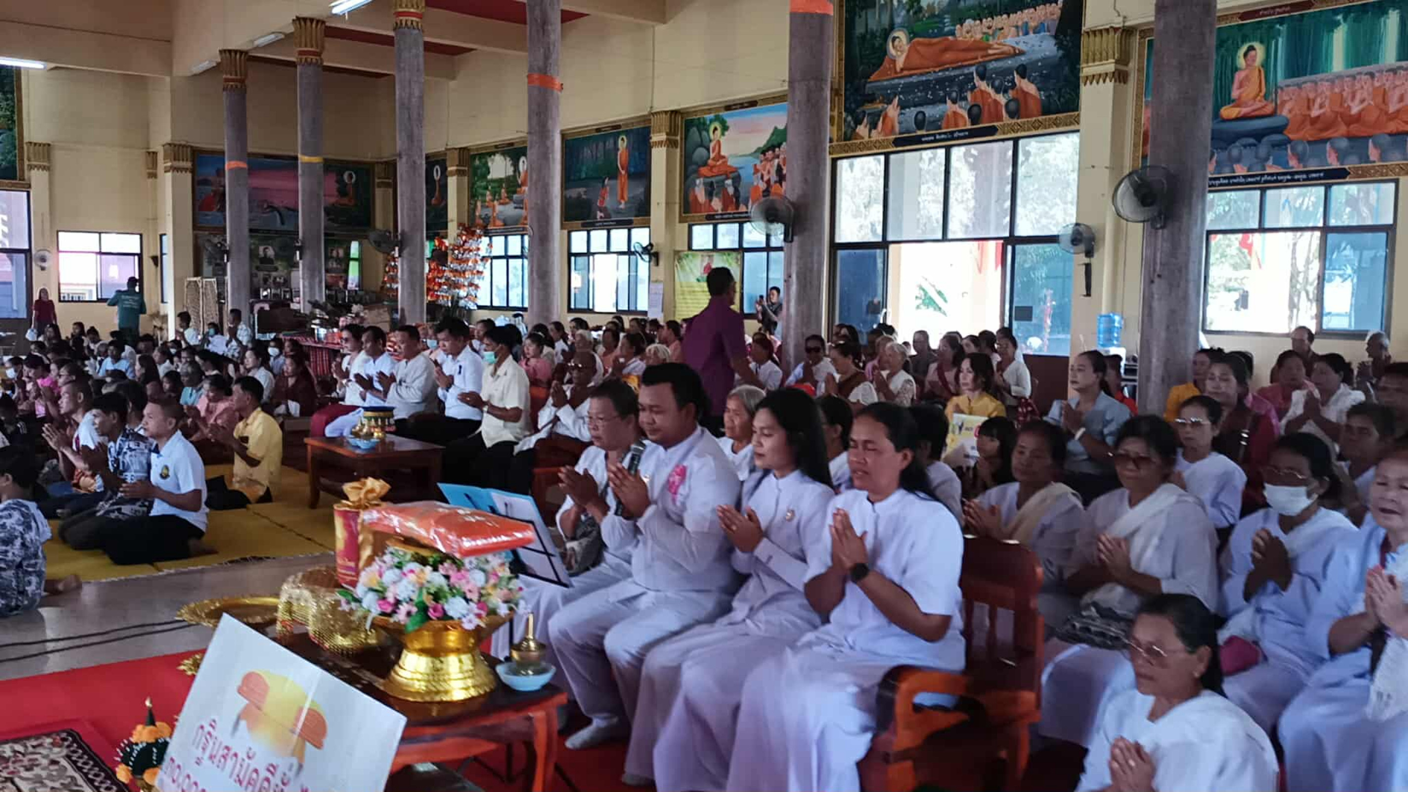 ภาพกล่าวคำถวายกฐินวัดแจ้งศรีโพธิ์ทอง