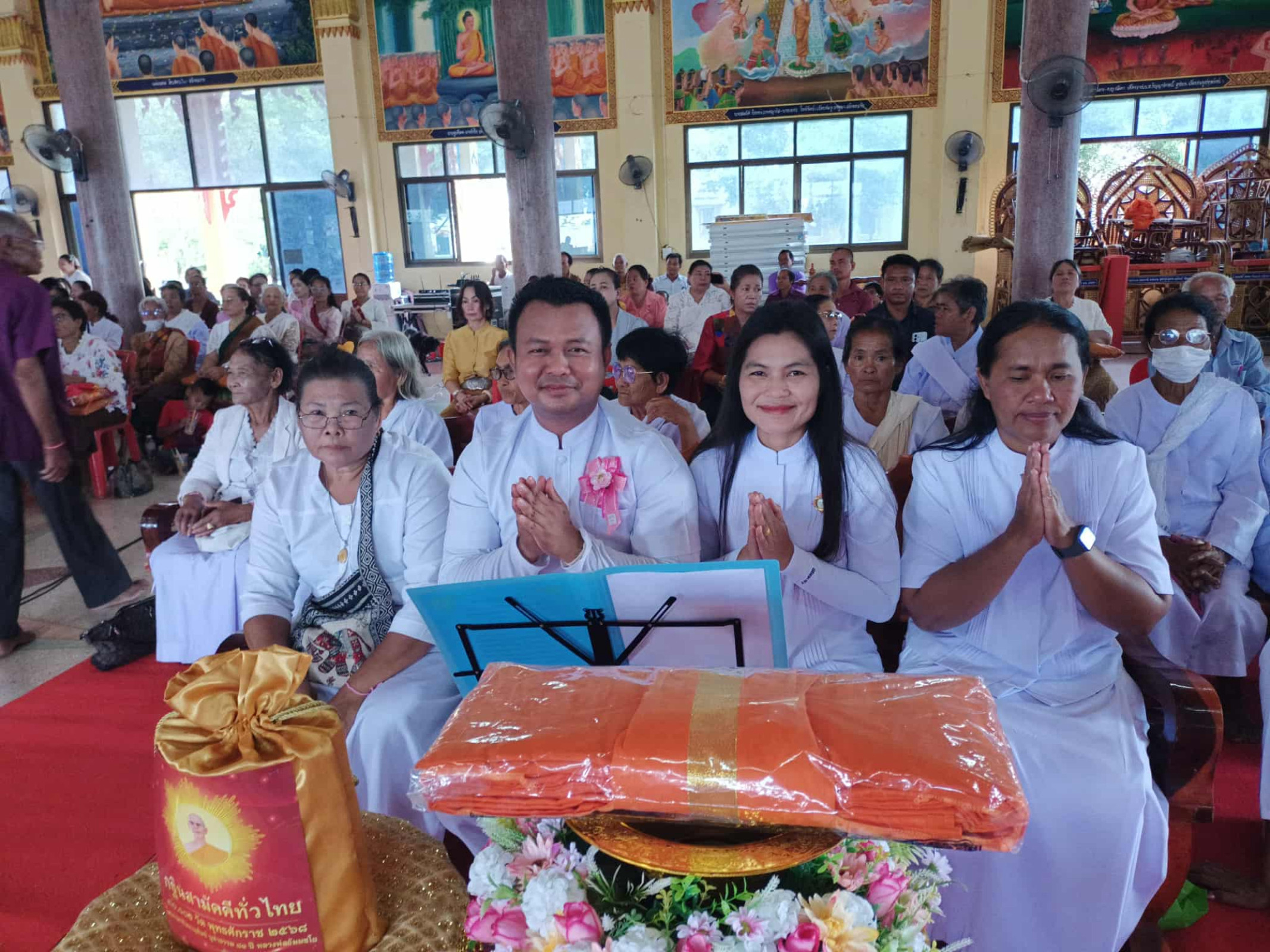 ภาพร่วมพิธีกรรมวัดแจ้งศรีโพธิ์ทอง