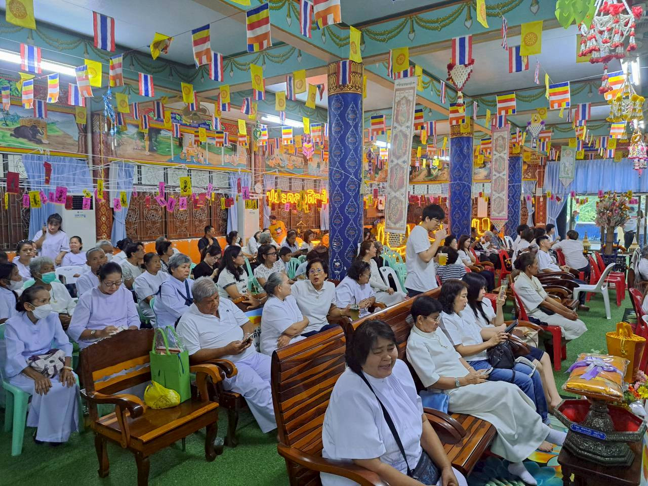 ภาพร่วมพิธีกรรมวัดดงตาล