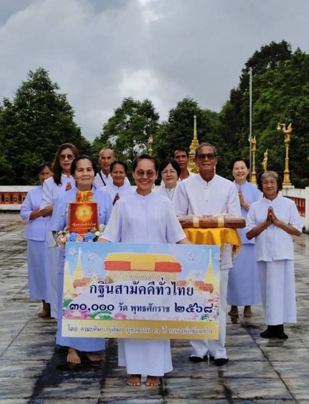 ภาพร่วมขบวนกฐินวัดเนินดินแดง