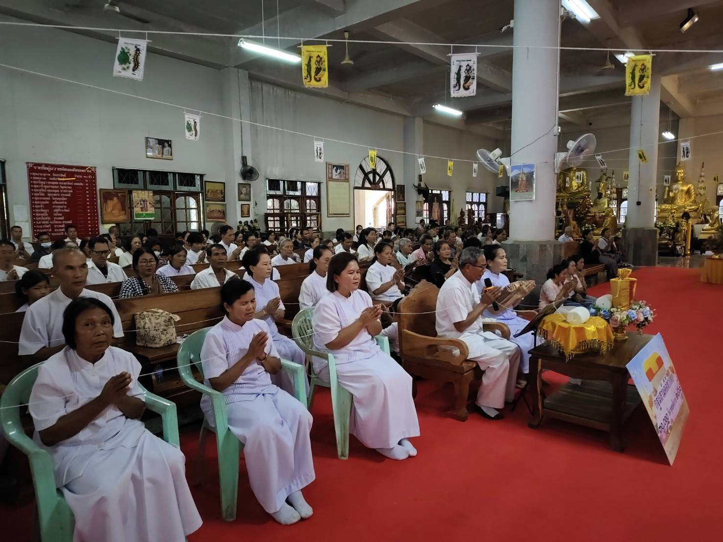 ภาพร่วมพิธีกรรมวัดเนินดินแดง
