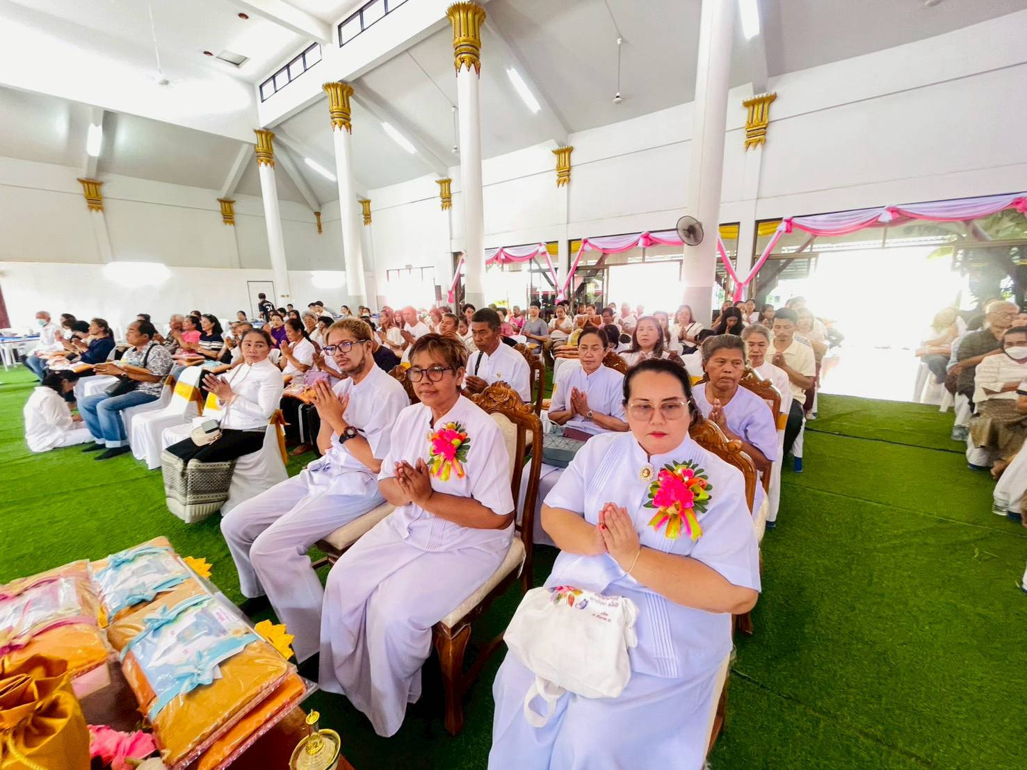 ภาพร่วมพิธีกรรมวัดศรีมงคล