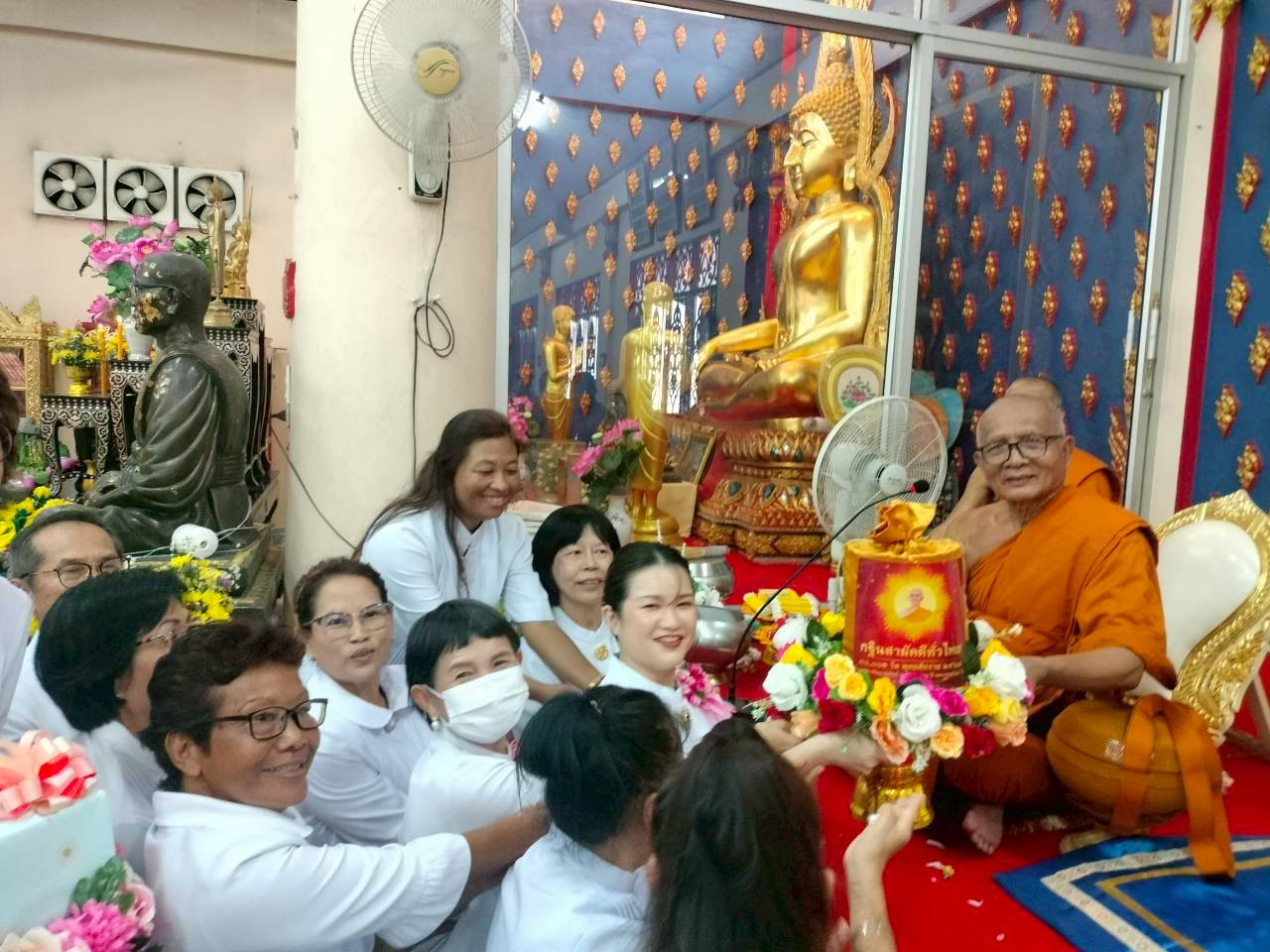 ภาพการถวายปัจจัยวัดธรรมสามัคคี