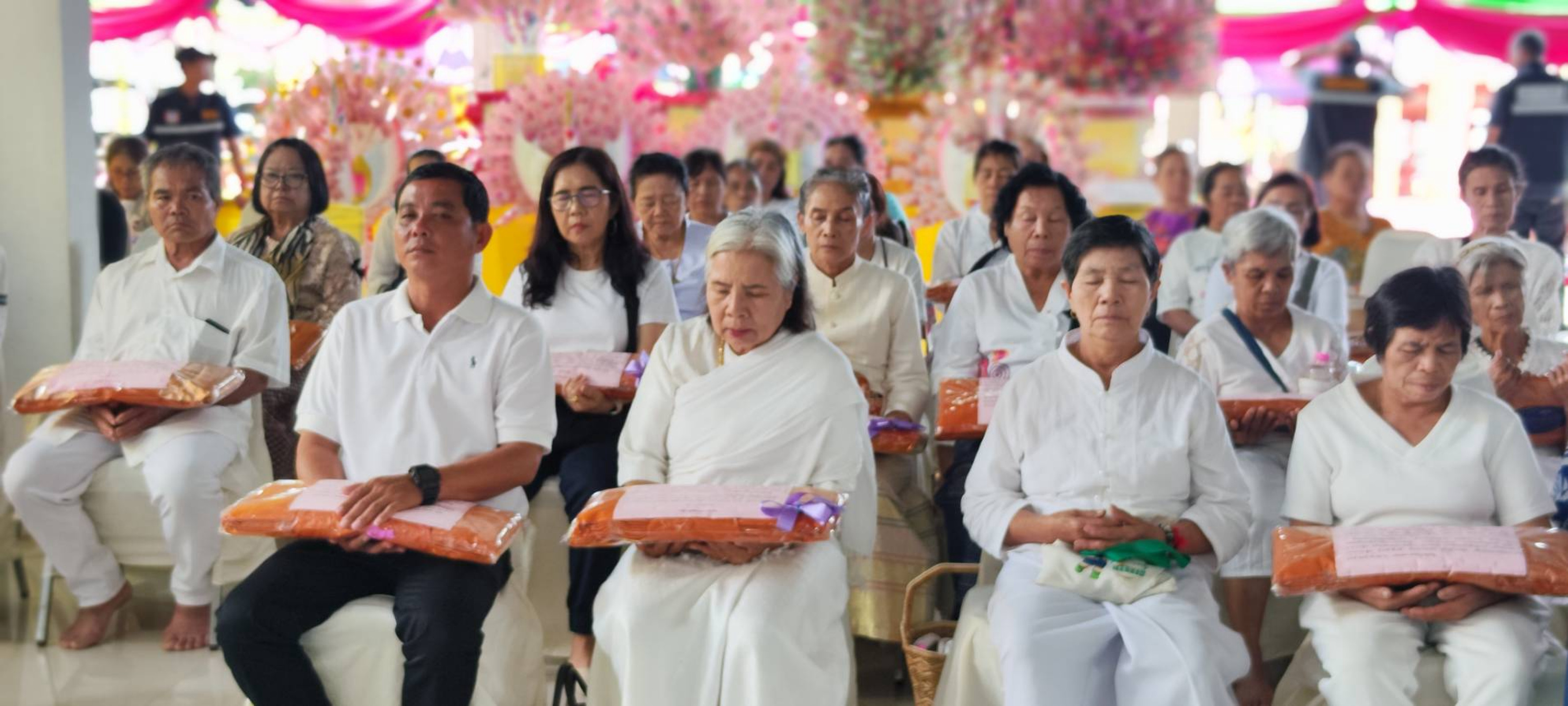 ภาพร่วมพิธีกรรมวัดสันต้นเปา