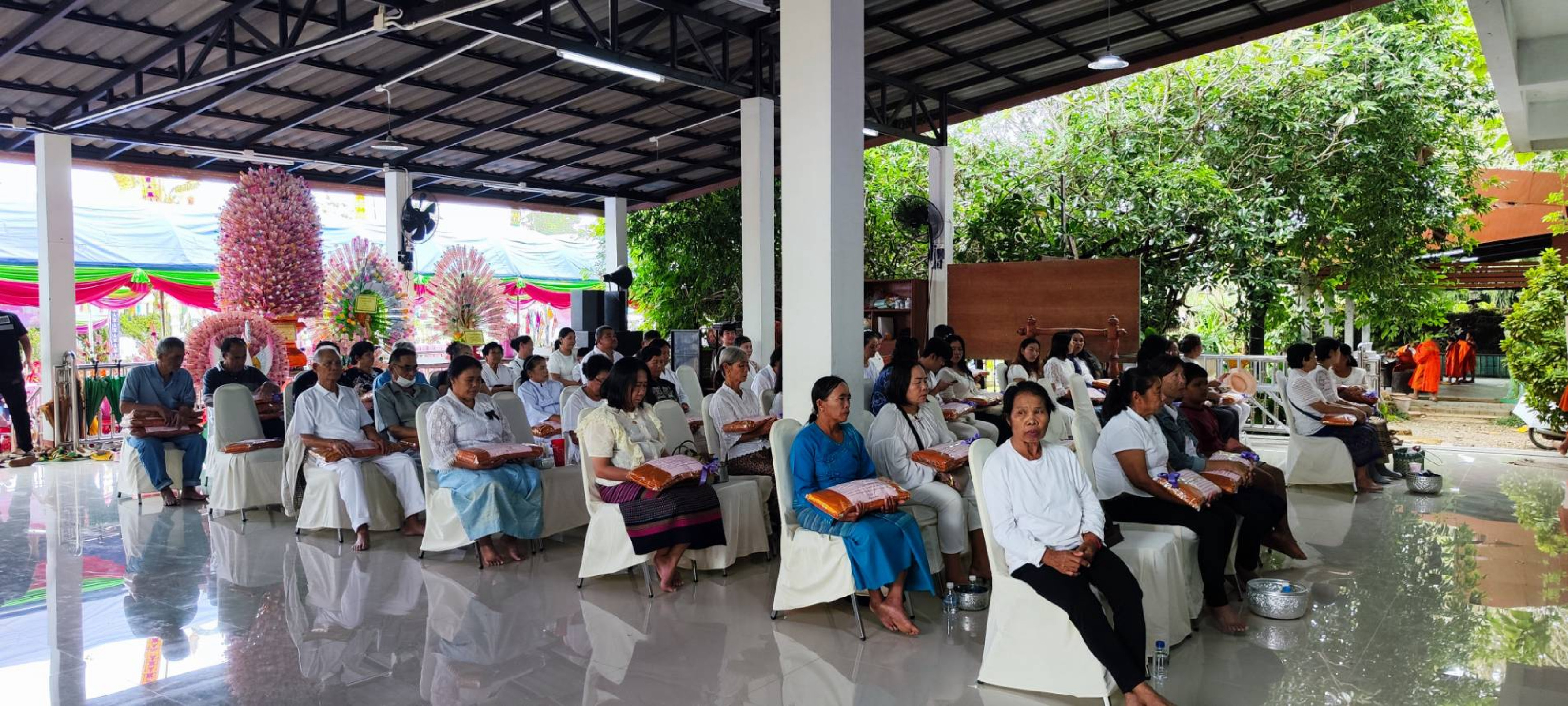 ภาพร่วมพิธีกรรมวัดสันต้นเปา