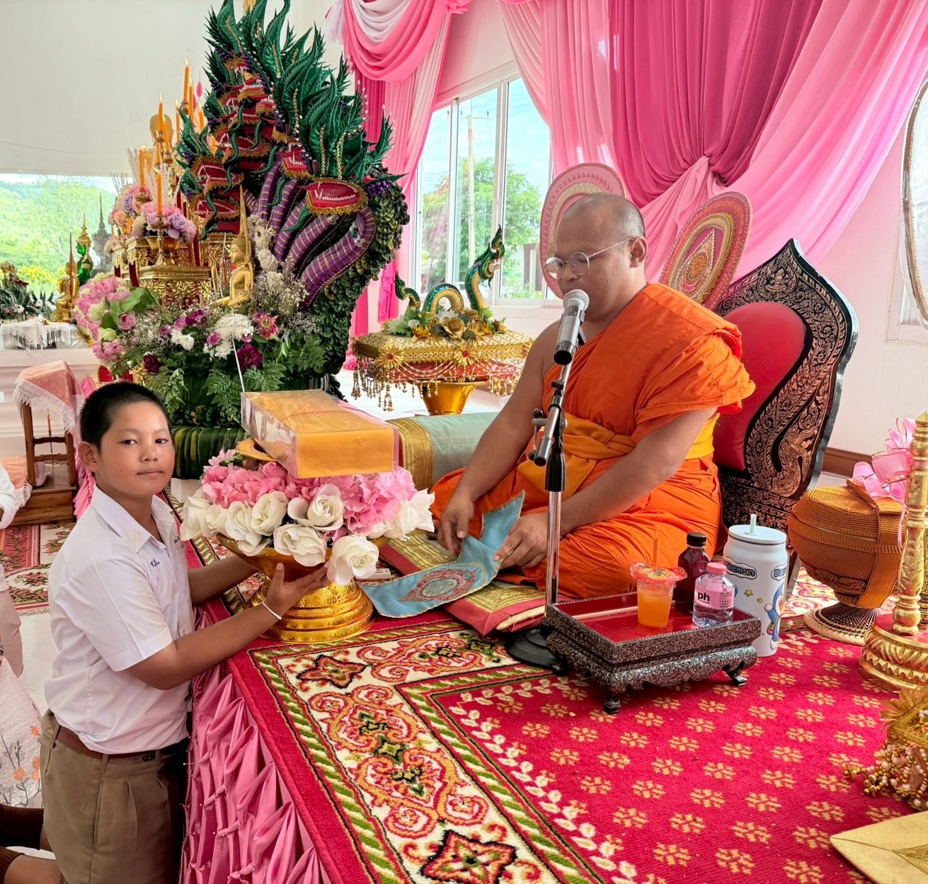 ภาพร่วมพิธีกรรมวัดเขาน้อย