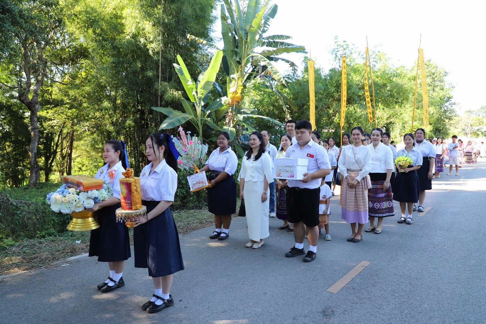 ภาพร่วมขบวนกฐินวัดกลาง