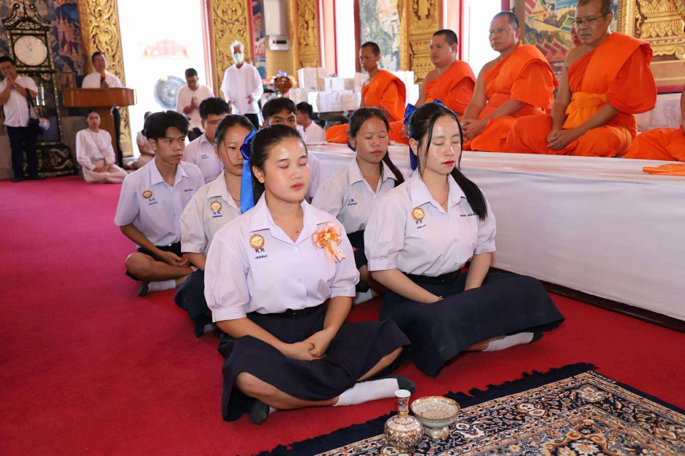 ภาพร่วมพิธีกรรมวัดกลาง