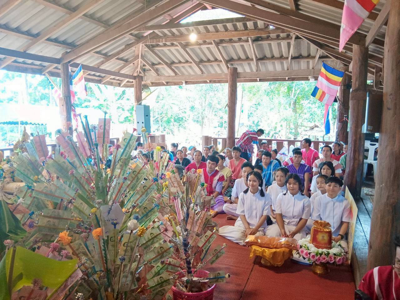 ภาพร่วมพิธีกรรมที่พักสงฆ์พระธาตุแตงโม