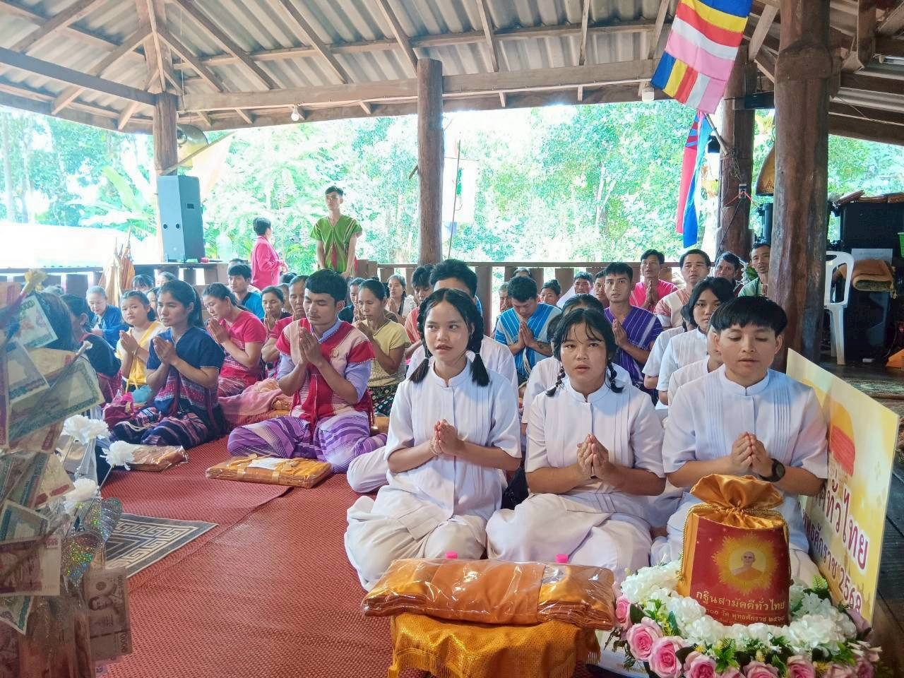 ภาพร่วมพิธีกรรมที่พักสงฆ์พระธาตุแตงโม