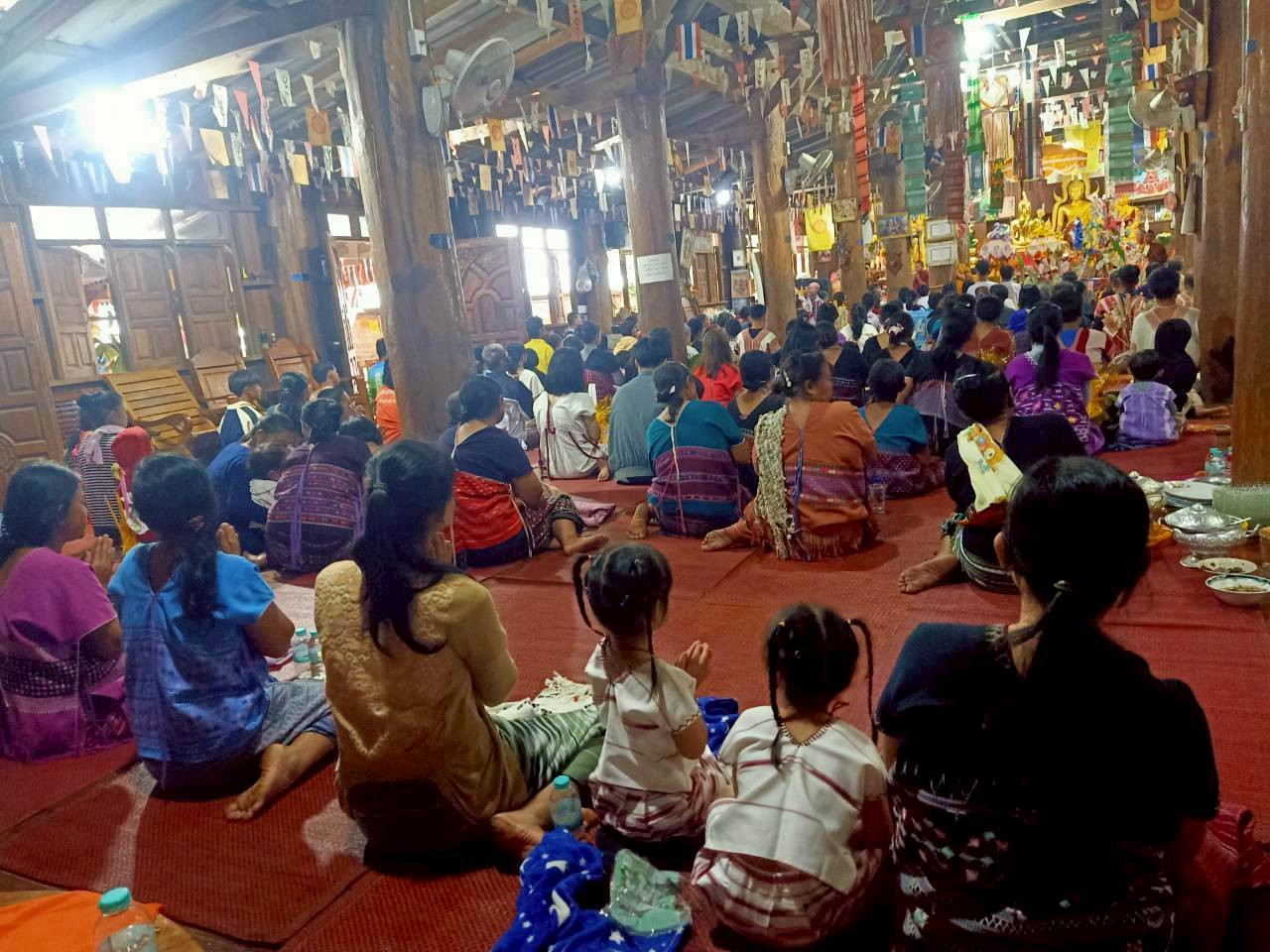 ภาพร่วมพิธีกรรมวัดมงคลแก้วเกศ แม่ลาคี