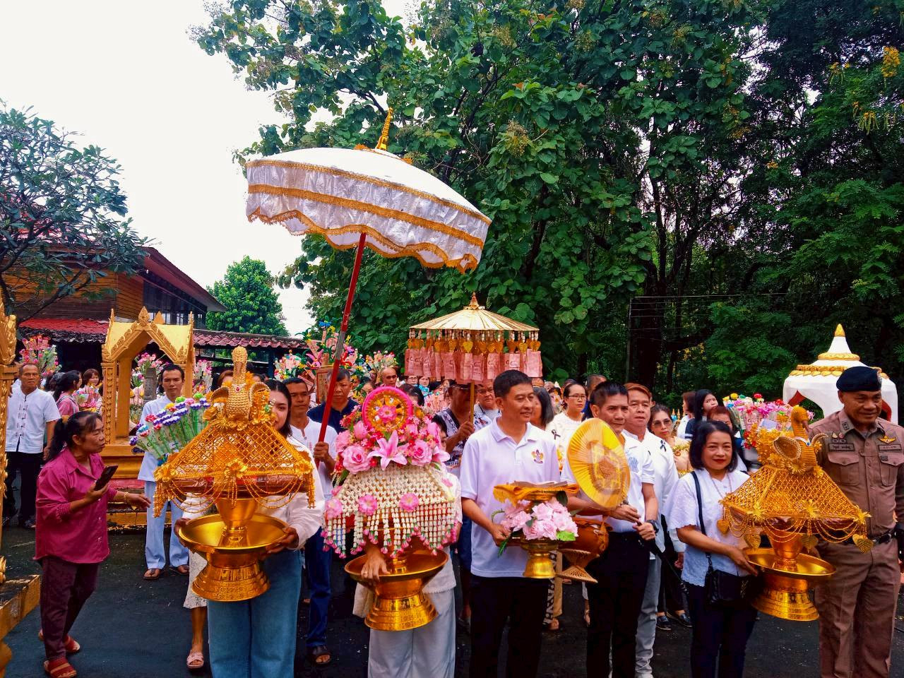 ภาพร่วมพิธีกรรมวัดดงปู