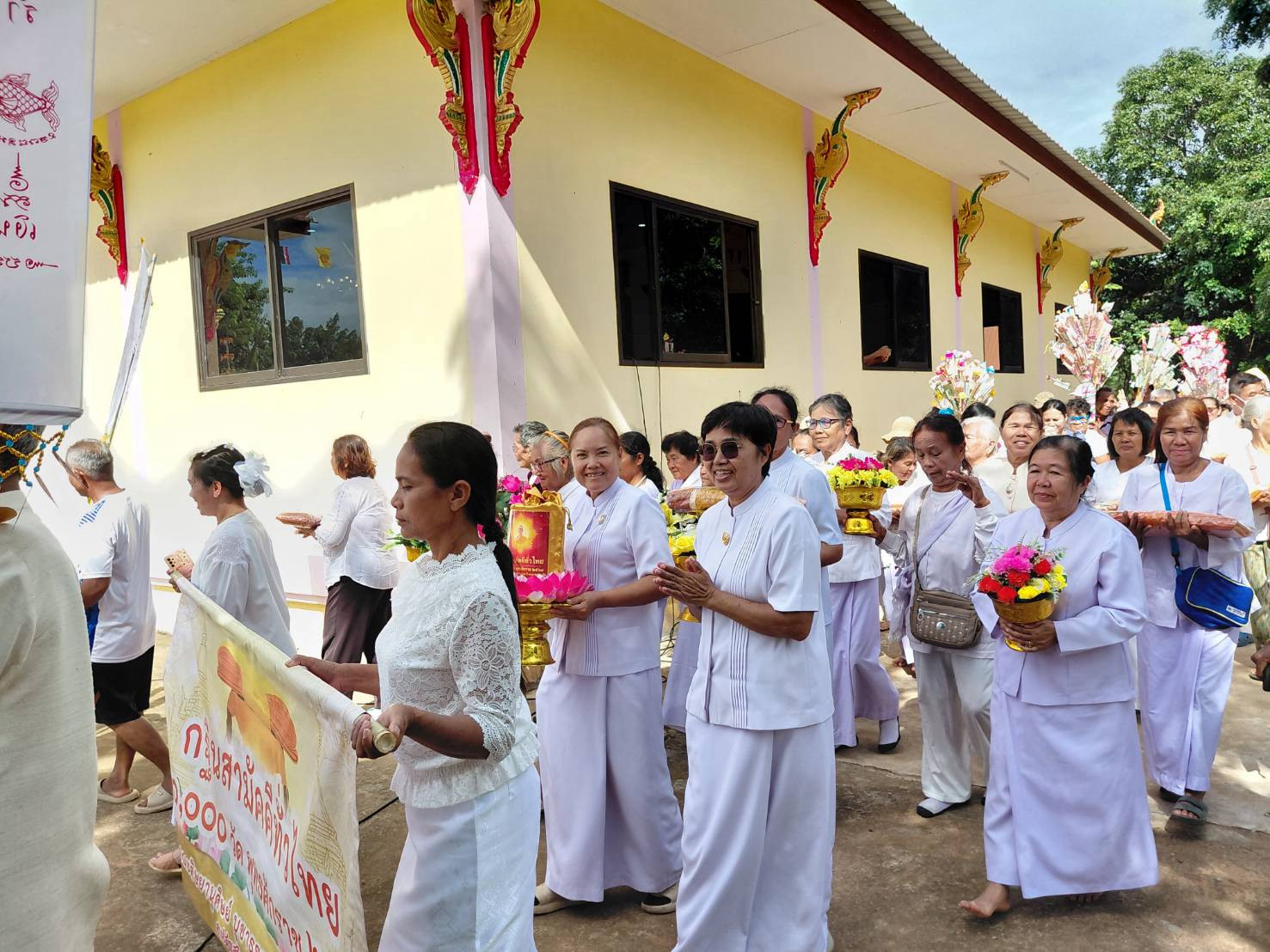 ภาพร่วมขบวนกฐินสำนักสงฆ์บ้านใหม่ผาเอียง