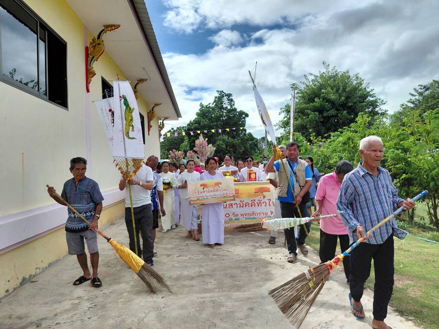 ภาพร่วมพิธีกรรมสำนักสงฆ์บ้านใหม่ผาเอียง