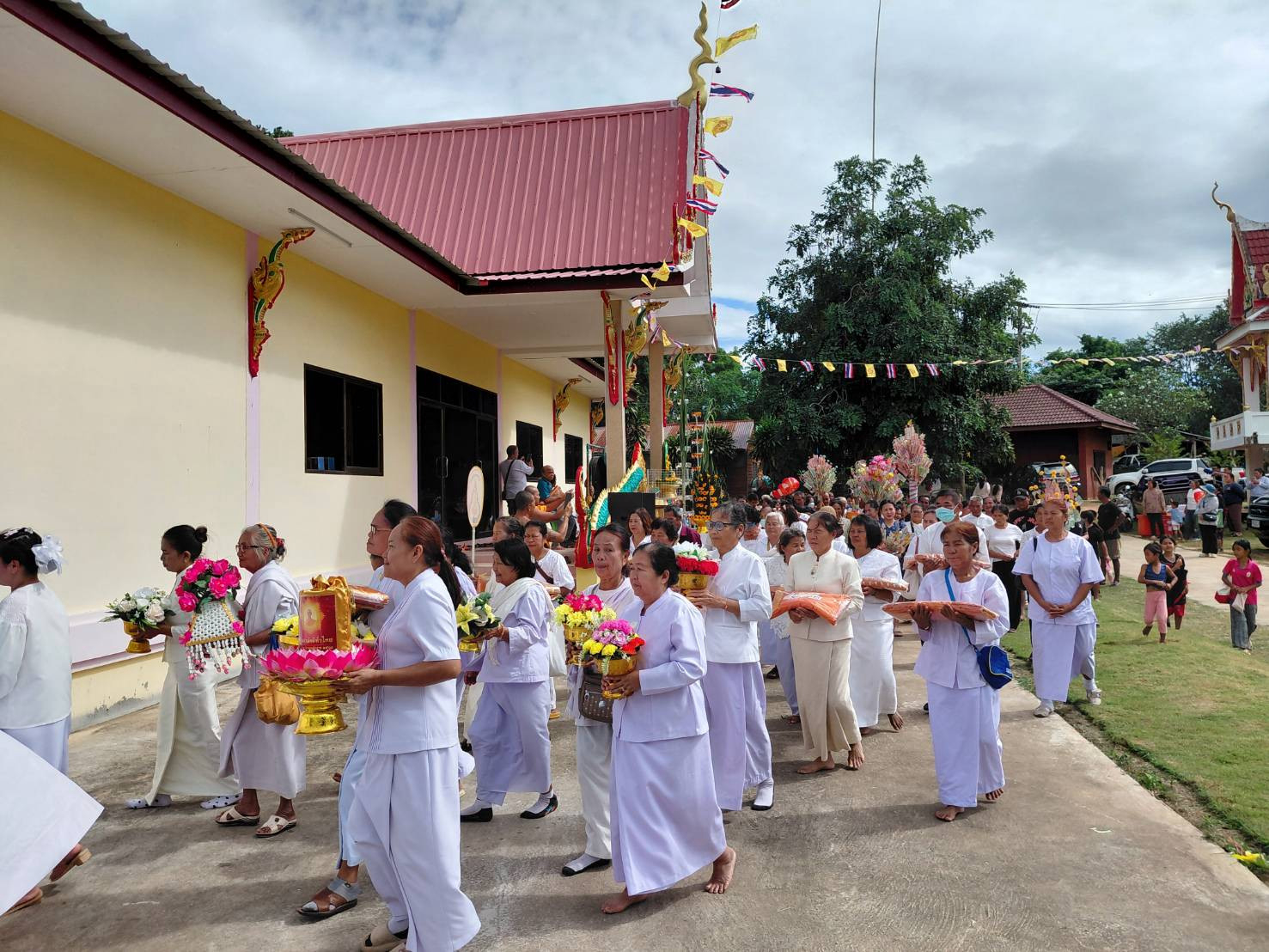 ภาพร่วมพิธีกรรมสำนักสงฆ์บ้านใหม่ผาเอียง